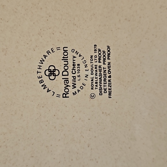 NEW Royal Doulton Wild Cherry 1038 Dinner Plate Lambethware - Picture 3 of 6